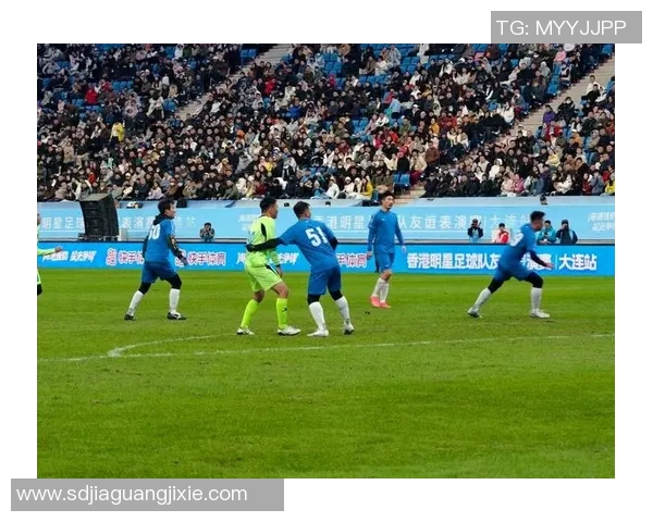 足球明星激情舞动庆祝瞬间展现魅力与团队精神的完美结合